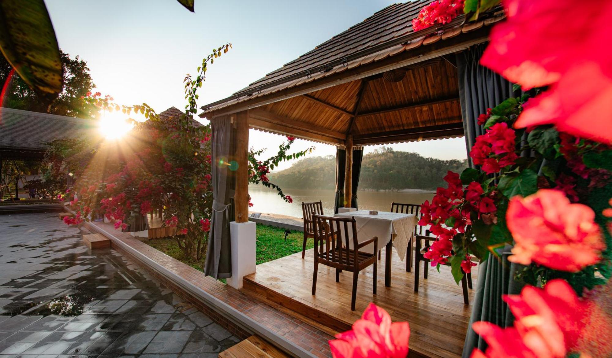 Relaxful Hotel泊岸酒店 Luang Prabang Exteriör bild